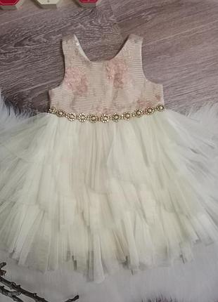 Розкішна, ярусна сукня. на 3 роки