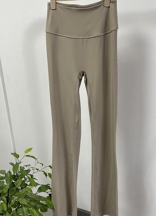 Трендові легінси кльош з ефектом пуш-ап