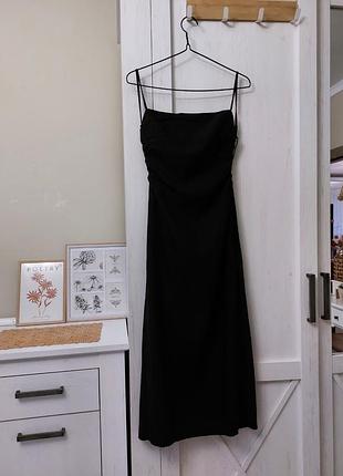 Сукня з  відкритою спинкою