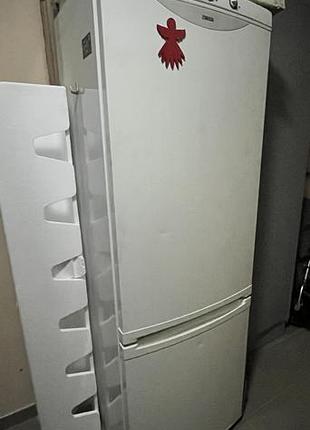 Віддам безкоштовно холодильник zanussi