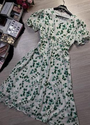 Гарна сукня зі стразами