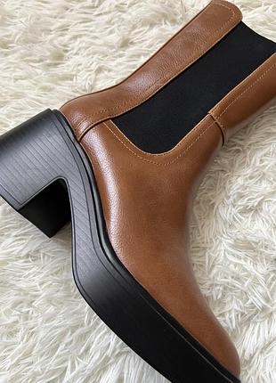 Черевики челсі на підборах / теракотові ботильйони