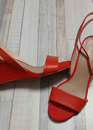 Босаніжки жіночі