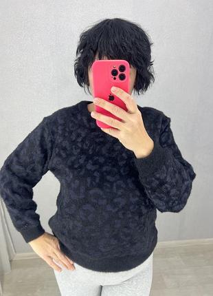 Гарний стильний светр