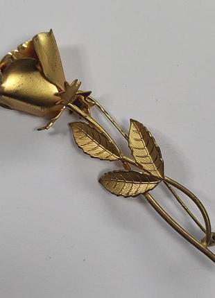 Брошка троянда