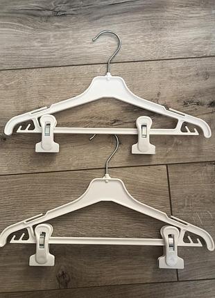 Вішалки для одягу
