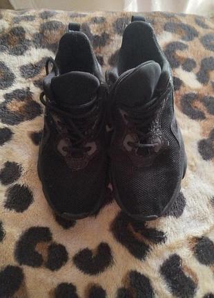 Кросівки для підлітка,в дуже хорошому стані