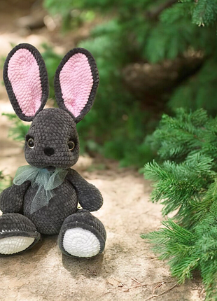 Большой зайка из плюшевой пряжи