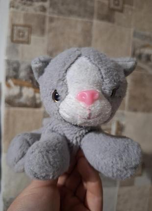 Лежачий котик серый