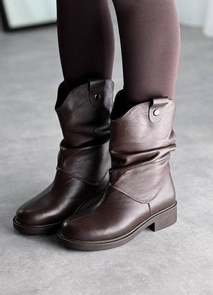 Натуральні шкіряні зимові черевики - напівчоботи кольору шоколад