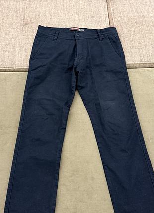 Чоловічі джинси під класику