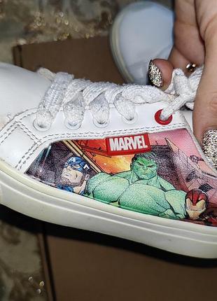 Кроссовки marvel с героями