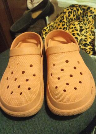 Продам резинові шльопанці