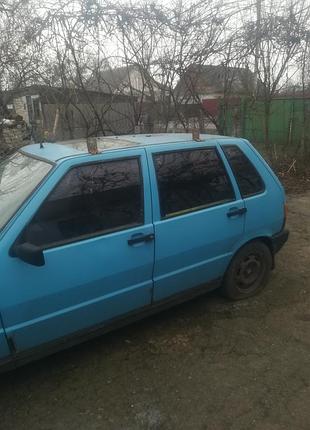 Fiat uno 75, пятидверний, салон на 4, двигун робочий, в доброму стані, є газ, нема акумулятора, присутня іржа, згнила остання цифра він коду на рамі.