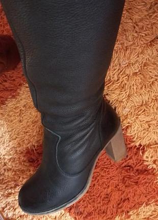 Шкіряні жіночі чоботи.