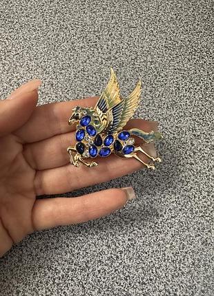 Брошка пегас , кінь 4