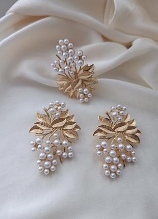 Нарядный набор украшений с жемчужинами и листочками
