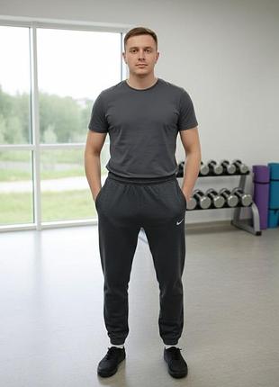 Спортивные штаны