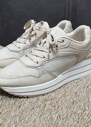 Гарні та ефектні жіночі кросівки від німецького бренду graceland