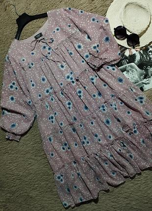 Красивое цветочное ярусное платье с объемными рукавами/платье