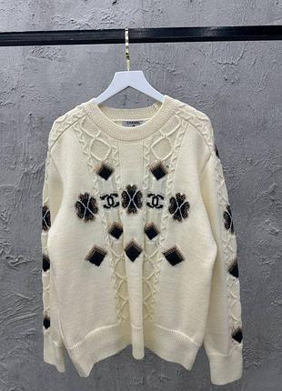 Светр з принтом кремовий