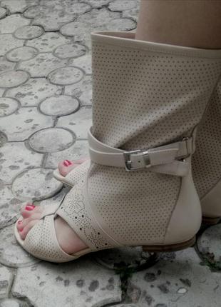 Лeтниe сапожки, босоножки
