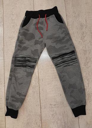 Удобные теплые спортивные штаны с начесом