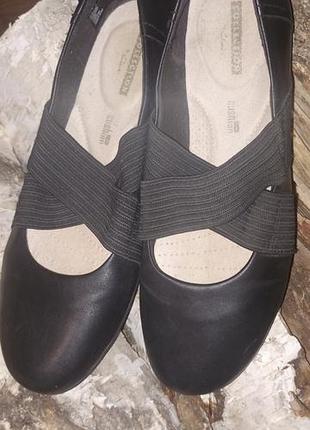 Кожаные балетки clarks