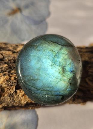 ​​«око півночі» — магічний лабрадорит із синім сяйвом (мадагаскар)