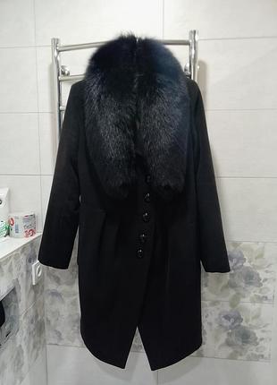 Жіноче зимове пальто.