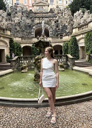 Сукня  біла