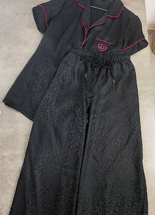 Красивая сатиновая пижама с жаккардовым узором myleene klass