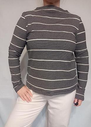 Лонгслив в черно-белую полоску фактурный трикотаж воротник стойка размер m l недорого