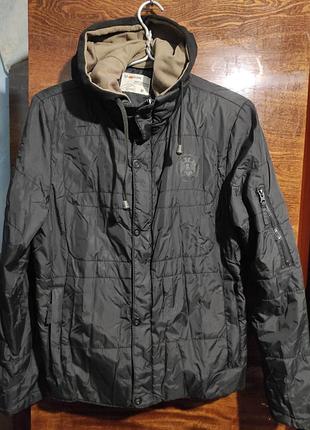 Куртка мужская energie jean'session нейлоновая с отстегивающимся капюшоном.
размер м.