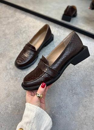 Шкіряні лофери мокасини рептилі щоколад