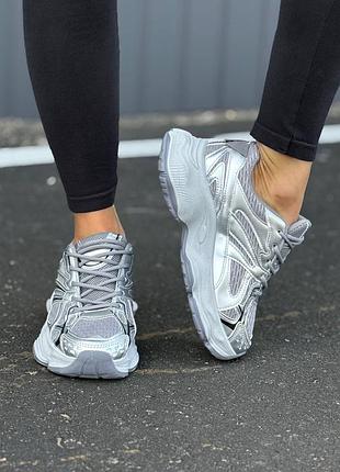 Жіночі кросівки