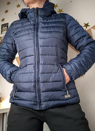 Куртка синяя пуховик приталенный капюшон карманы стёганая короткая s xs