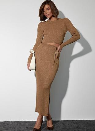 Костюм зі спідницею та вкороченою кофтою на зав'язках