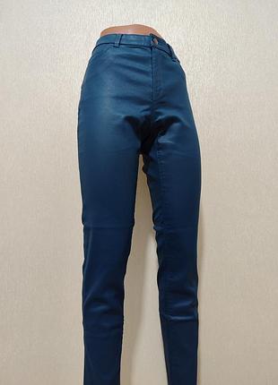 Брюки з напиленням під шкіру