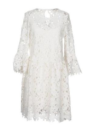 Біле мереживне плаття