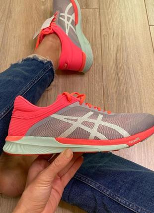 Женские кроссовки asics1 фото