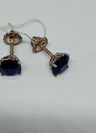 Сережки срібні з синім цирконієм.