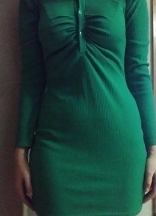 Красивое трендовое зеленое платье
