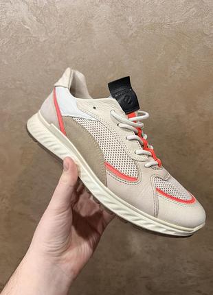 Жіночі кросівки ecco зі вставками шкіри та замші