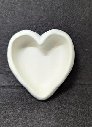 Кашпо сердечко. гіпсове кашпо. декор для прикрас