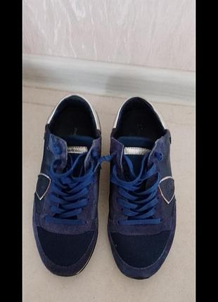 Фирменные натуральные кроссовки 37 размера