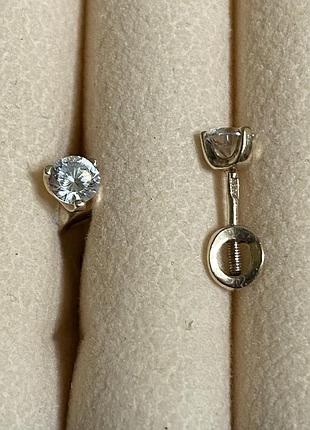 Серьги с бриллианитом