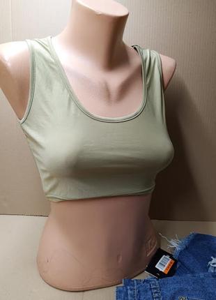 Обтягуючий укорочений топ з круглим вирізом prettylittlething3 фото
