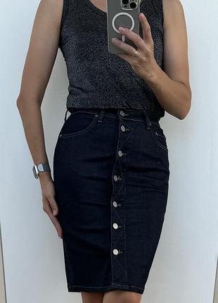 Джинсова спідниця на ґудзиках з контрастною строчкою all saints
