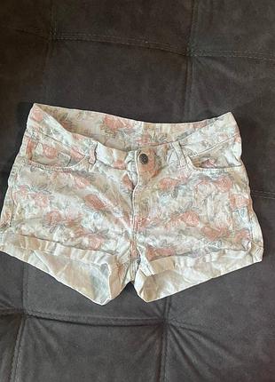 Шорты короткие в цветы